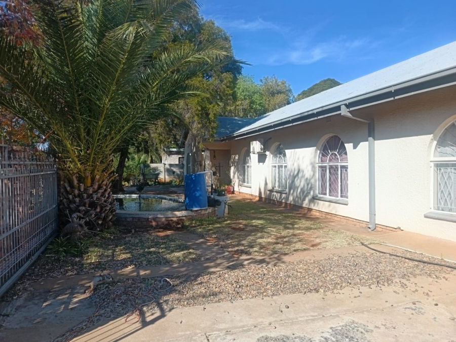 4 Bedroom Property for Sale in Carters Glen Northern Cape